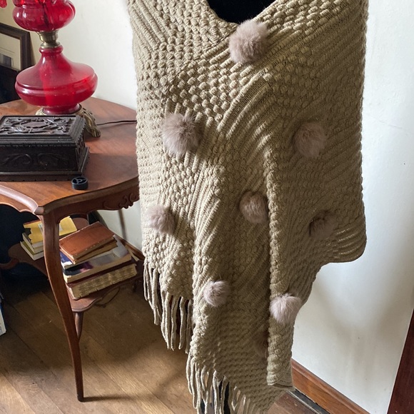 🦊 CYN poncho - Picture 3 of 5